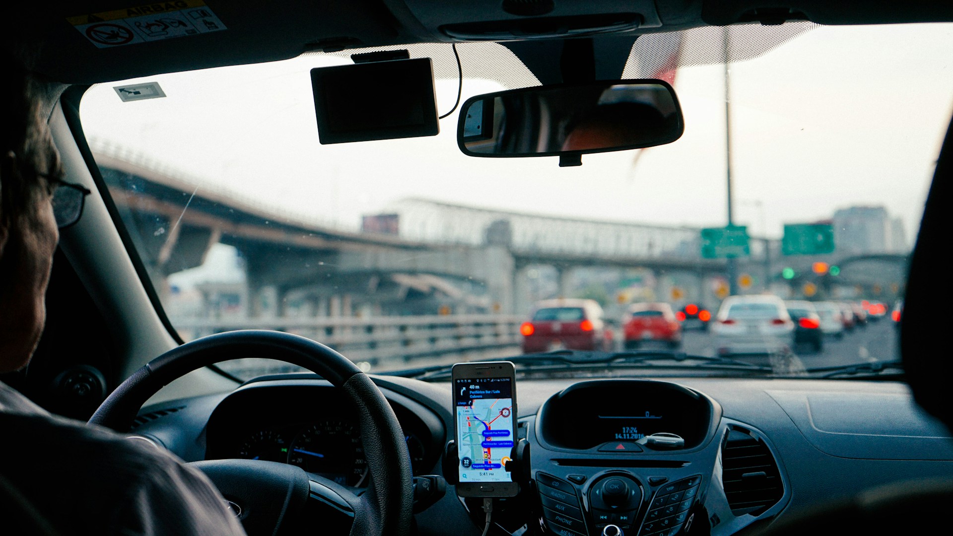 RIDEeasy : La liberté pour les chauffeurs et clients